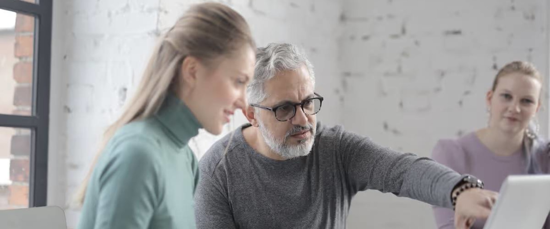 Advantages of Using Software to Collaborate with Team Members